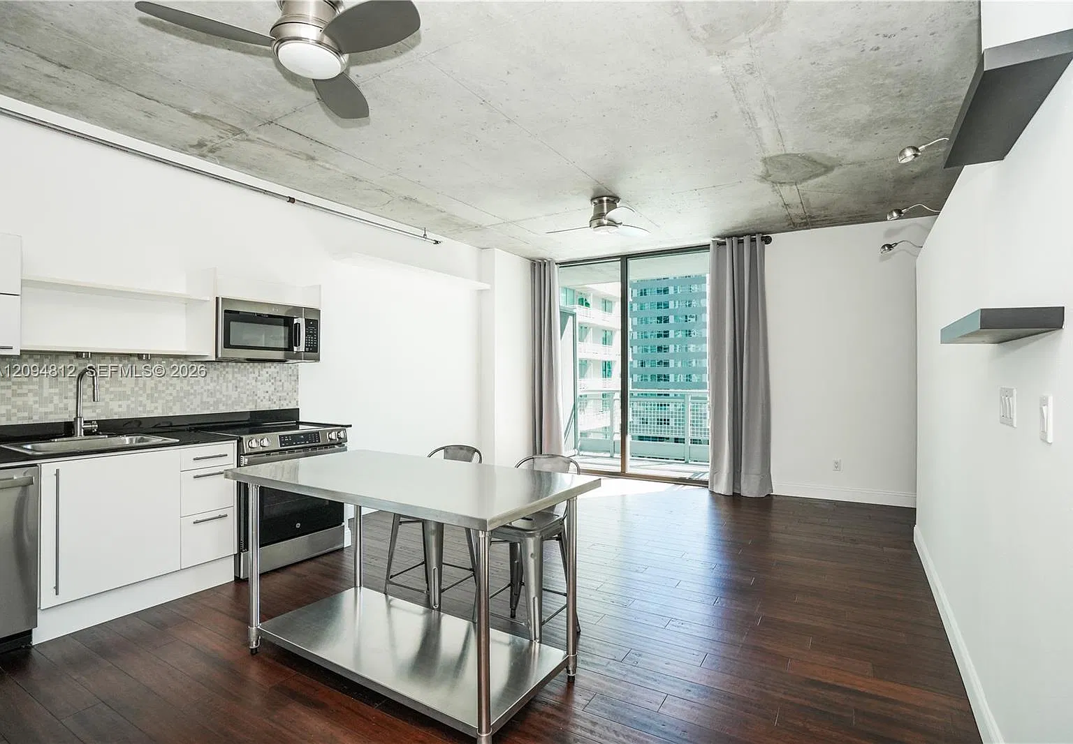 Neo Vertika Condo — Photo 1