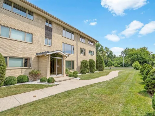7330 Ogden Ave APT 3S, Riverside, IL 60546