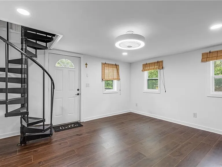 844 Deckner Ave SW — Photo 13