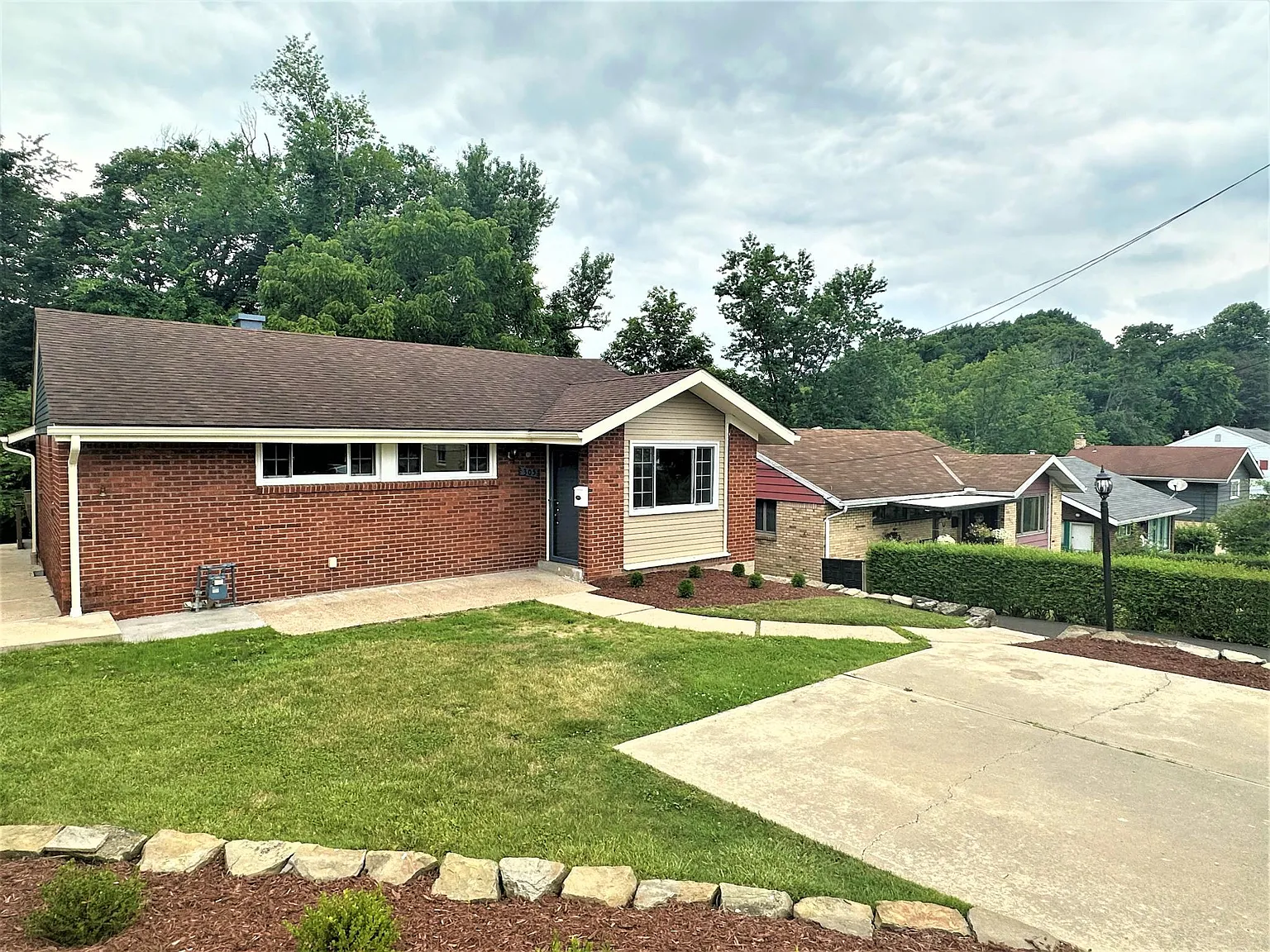 305 Kingston Dr photo 1