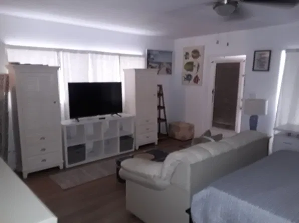 2525 SE 1st Ct APT 4, Pompano Beach, FL 33062