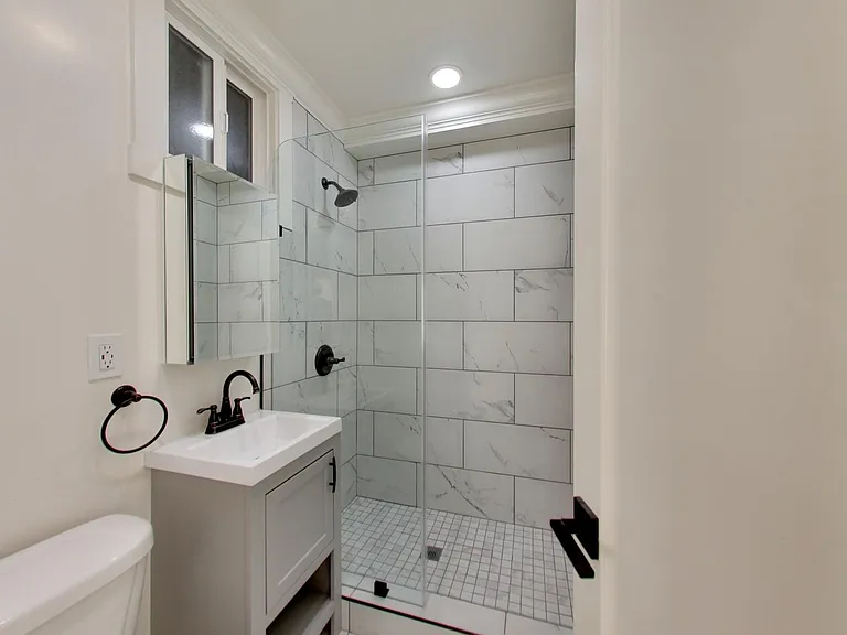 535 Taylor Street — Photo 16