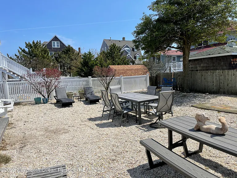 17 1st Ave — Photo 41