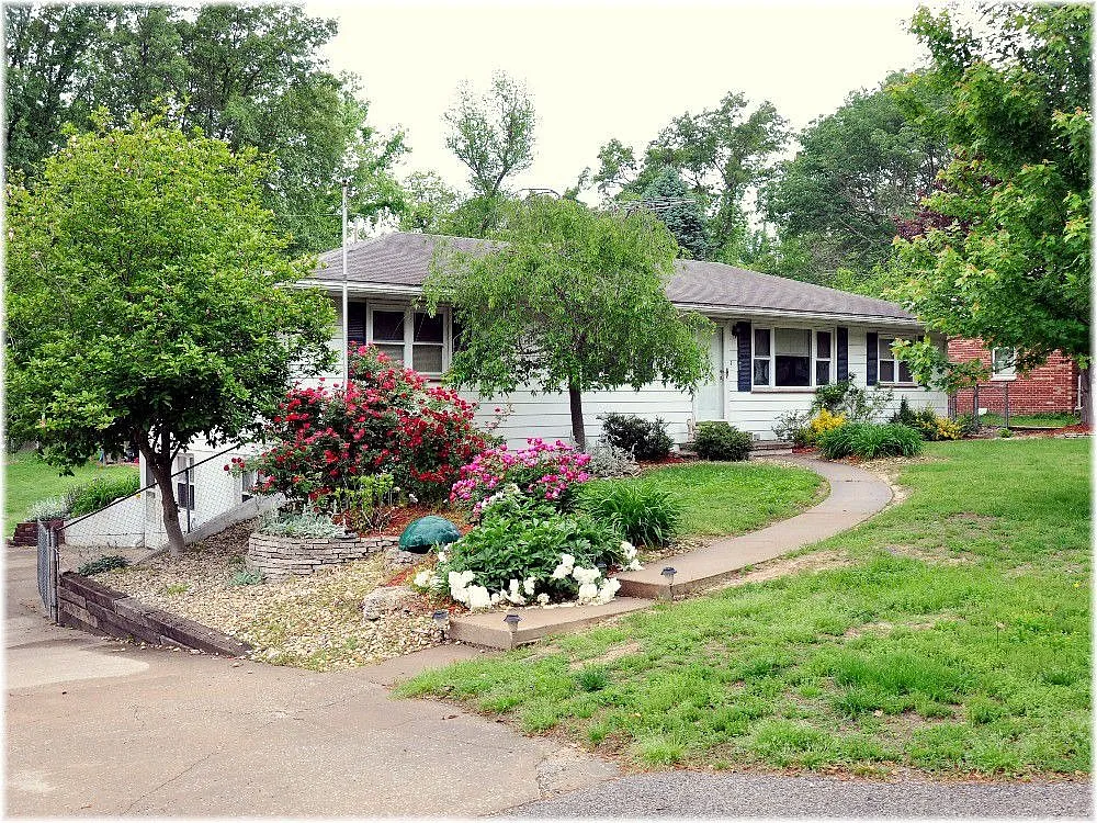 1313 Eileen St photo 1