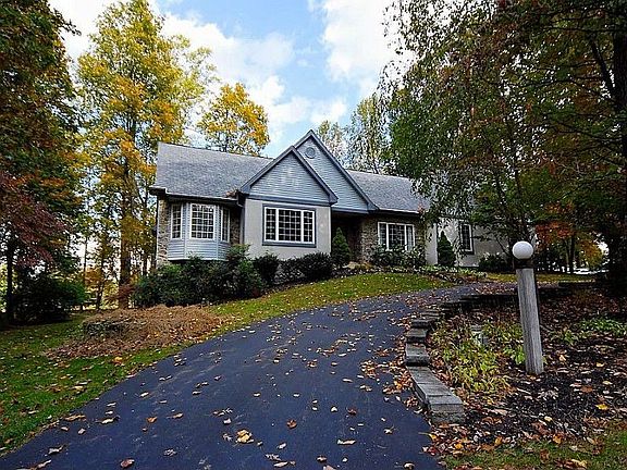 2nd image of 14 Oakridge Dr