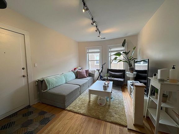 2nd image of 4841 N Ashland Ave #6