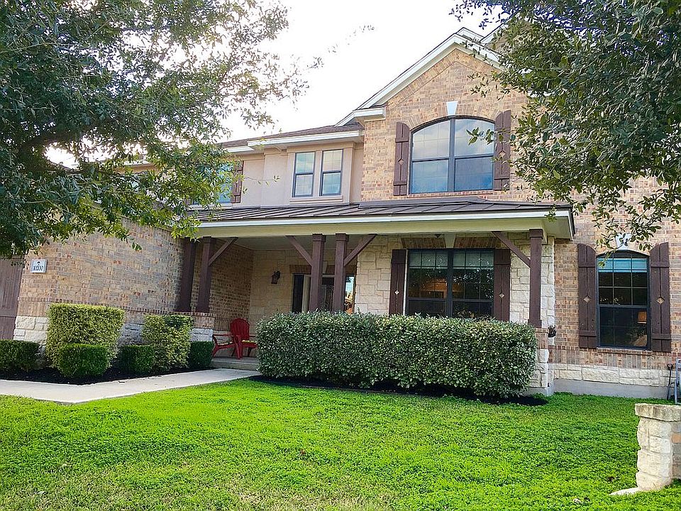10200 English Oak Drive! 