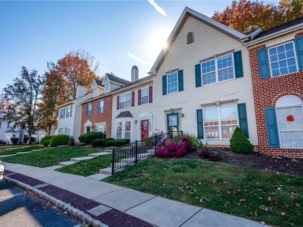 1922 Pine Ct, Hellertown, PA 18055