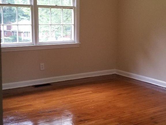 4th image of 2078 Sherwood Dr SE