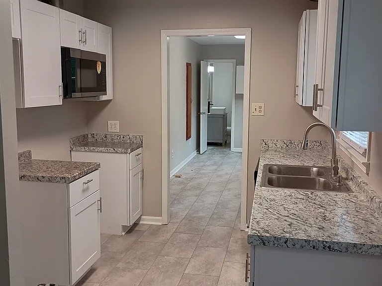 102 S Tunstall Ave — Photo 4