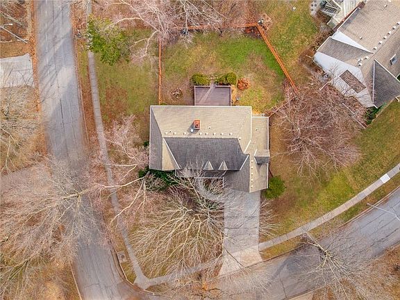 4th image of 15637 W 137th St