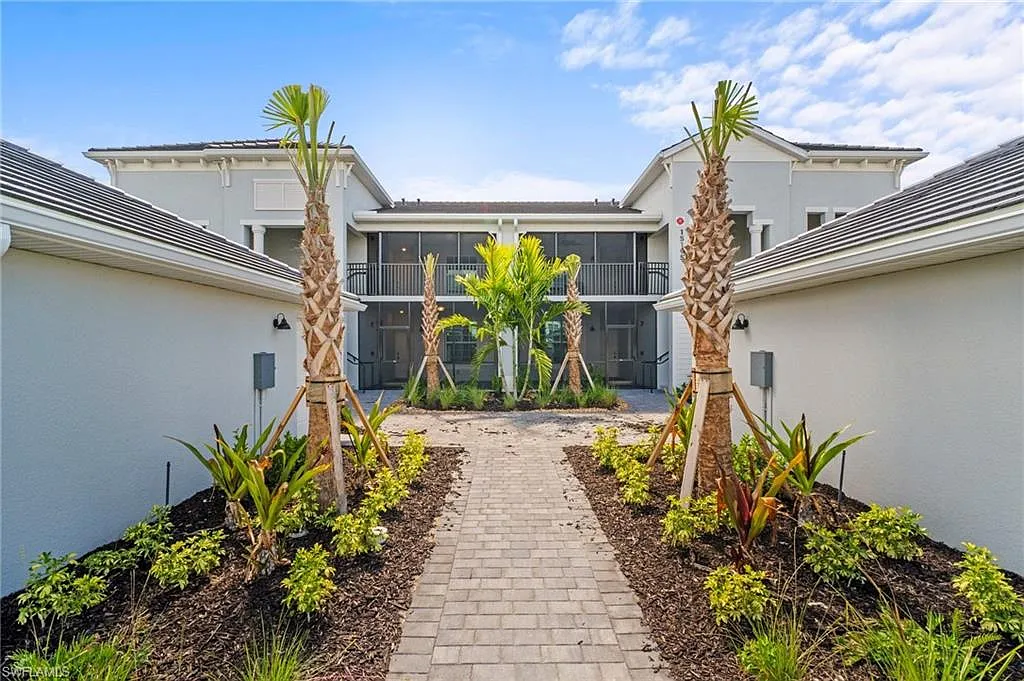 2 bed, 2.0 bath, 1366 sqft, $6,000 — Photo 4