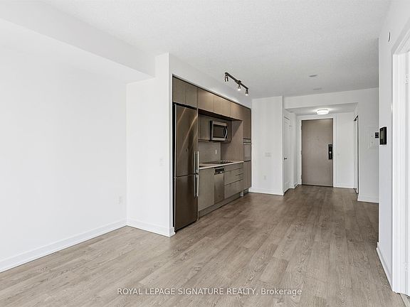 5th image of 10 York St #2004