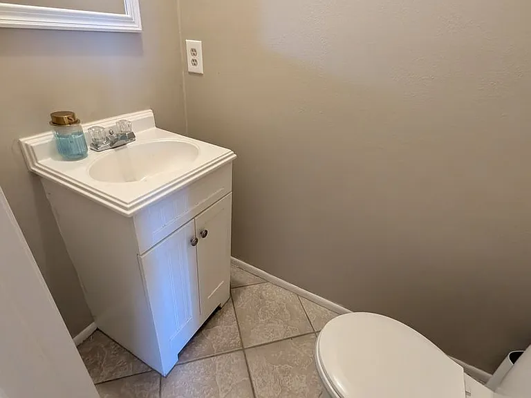 976 Sunmeadow Dr — Photo 7