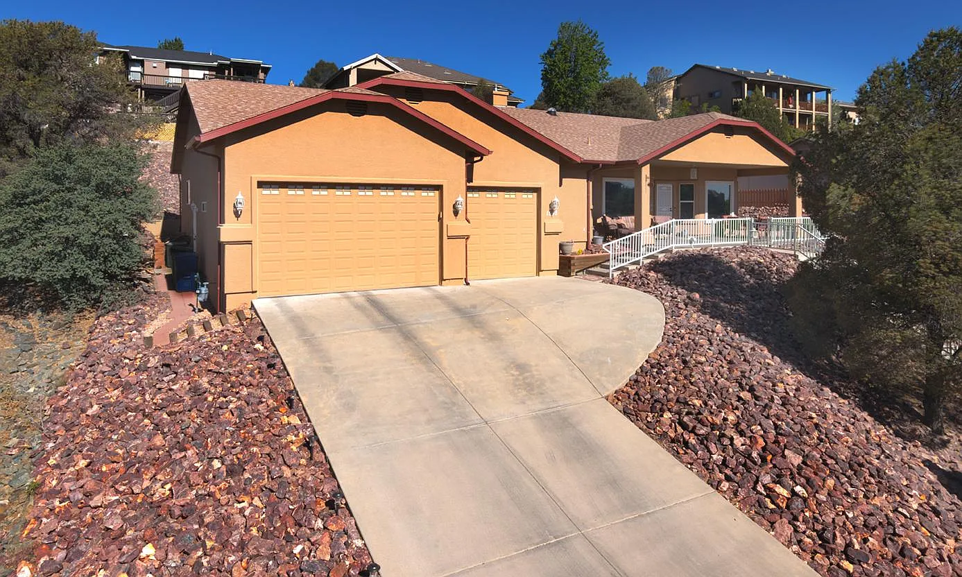3 bed, 2050 sqft, $2,595 — Photo 1