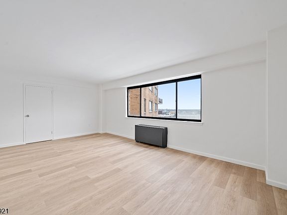 4th image of 275 Prospect St #16 M
