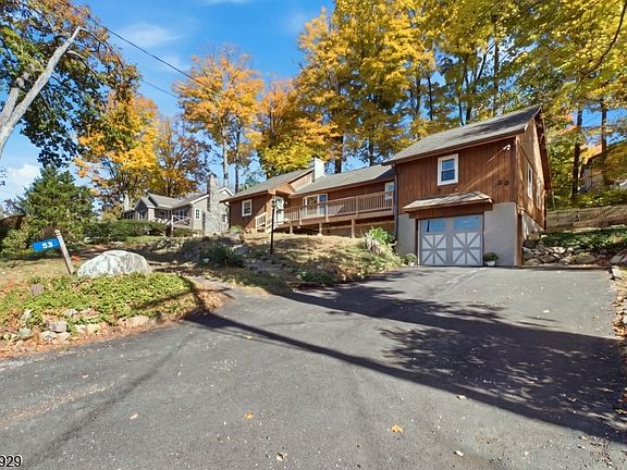 3rd image of 53 Lake Shore Rd E
