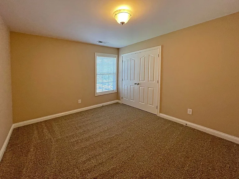 328 Broadleaf Ln — Photo 17