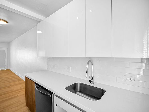 3rd image of 1044 Pennsylvania Ave APT 11