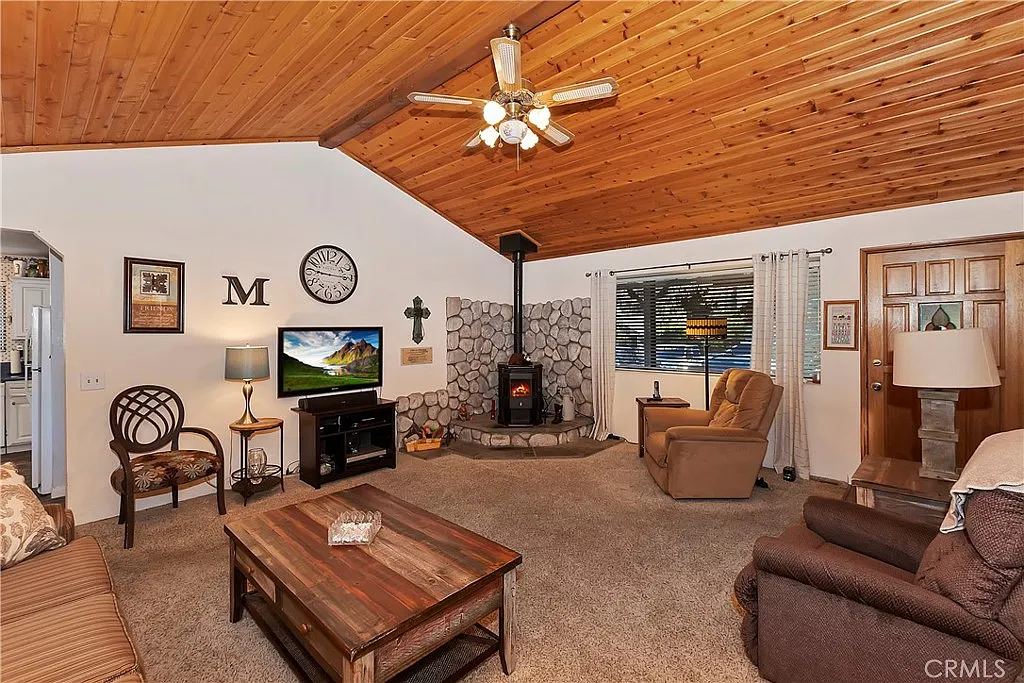 4 bed, 2102 sqft, $3,500 — Photo 4