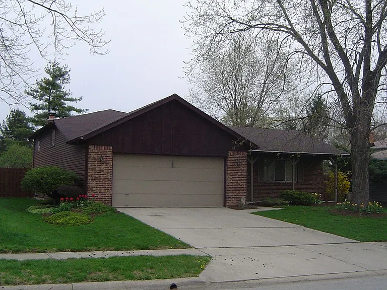 1852 Queensbridge Dr — Photo 2