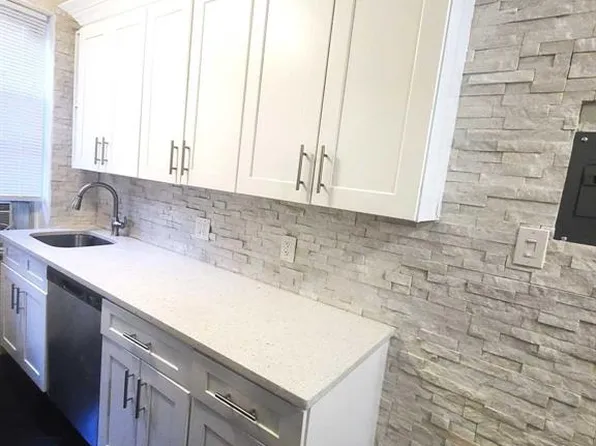 218 Broad Ave APT 3F, Leonia, NJ 07605