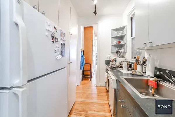 Rented by Bond New York | media 37