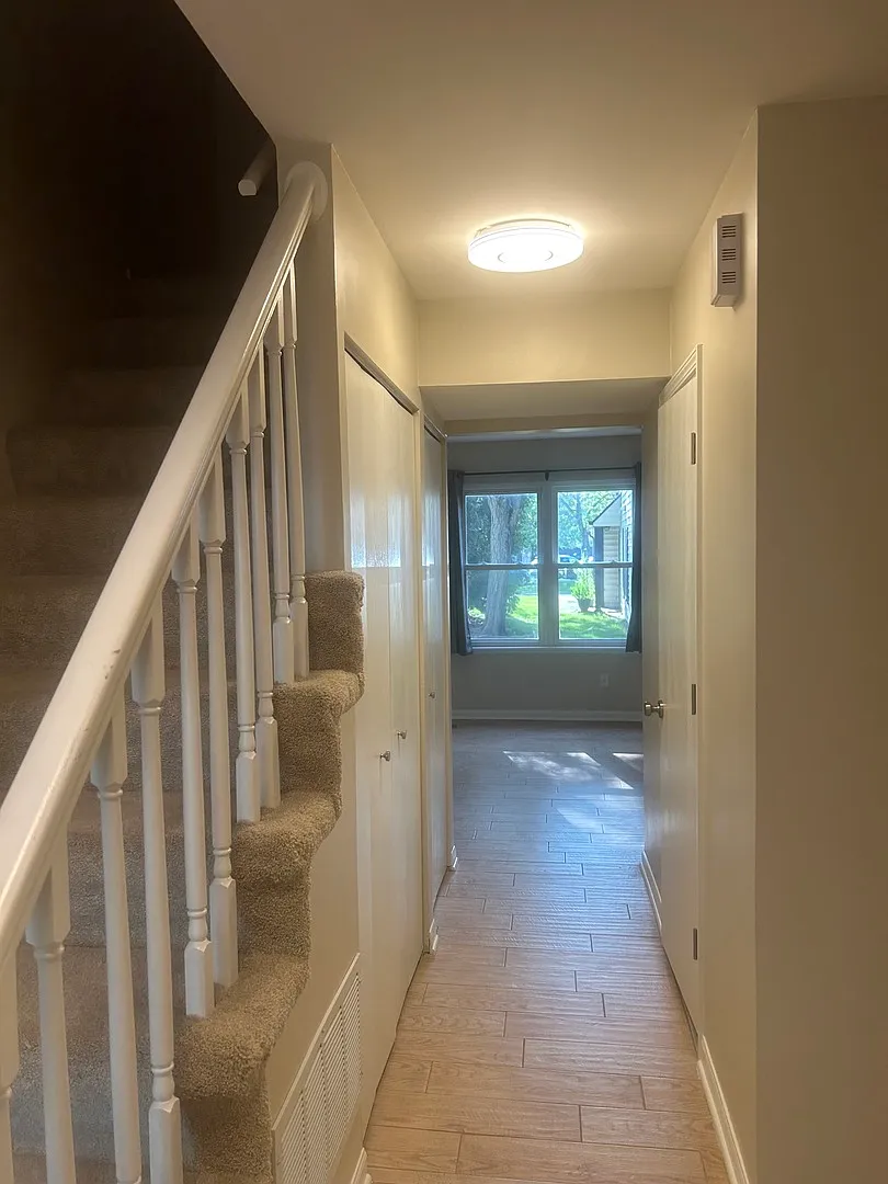 2 bed, 1.5 bath, 1018 sqft, $2,300 — Photo 3