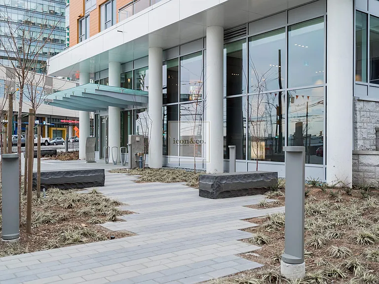 455 SW Marine Dr #3 — Photo 4