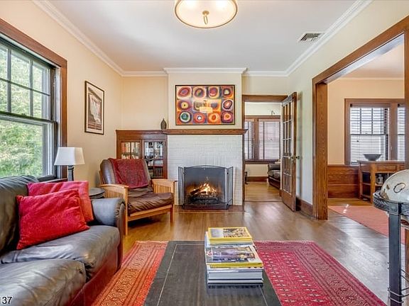 4th image of 44 Walnut Cres