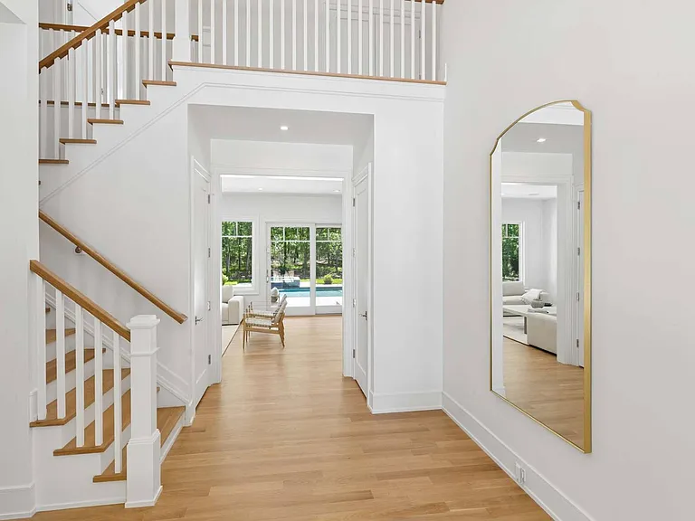 17 Dering Ln — Photo 3