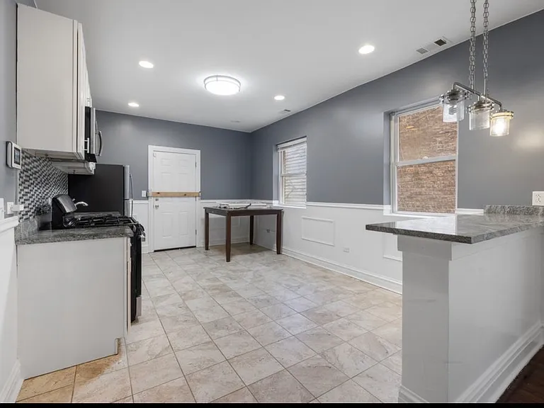 8222 S Maryland Ave #3 — Photo 2