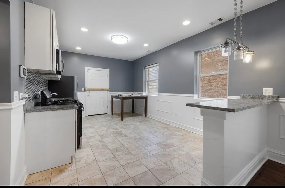 Building Photo - 8222 S Maryland Ave #3