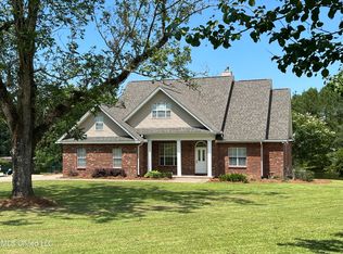 26 Twin Lake Xing, Hattiesburg, MS 39401