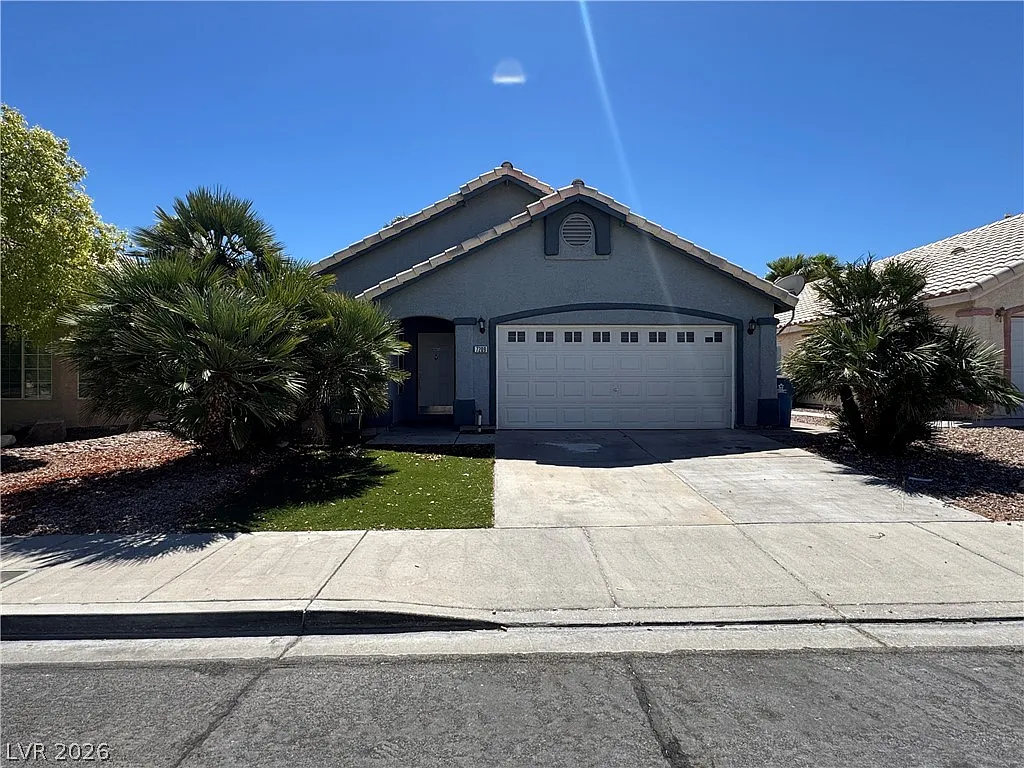 4 bed, 2.0 bath, 1865 sqft, $2,300 — Photo 2