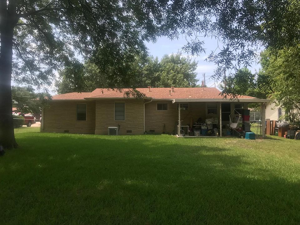 2nd image of 1103 Wade Hampton St