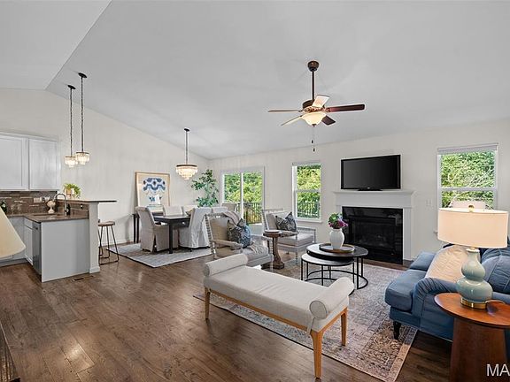 5th image of 347 Wilhelmine Ct