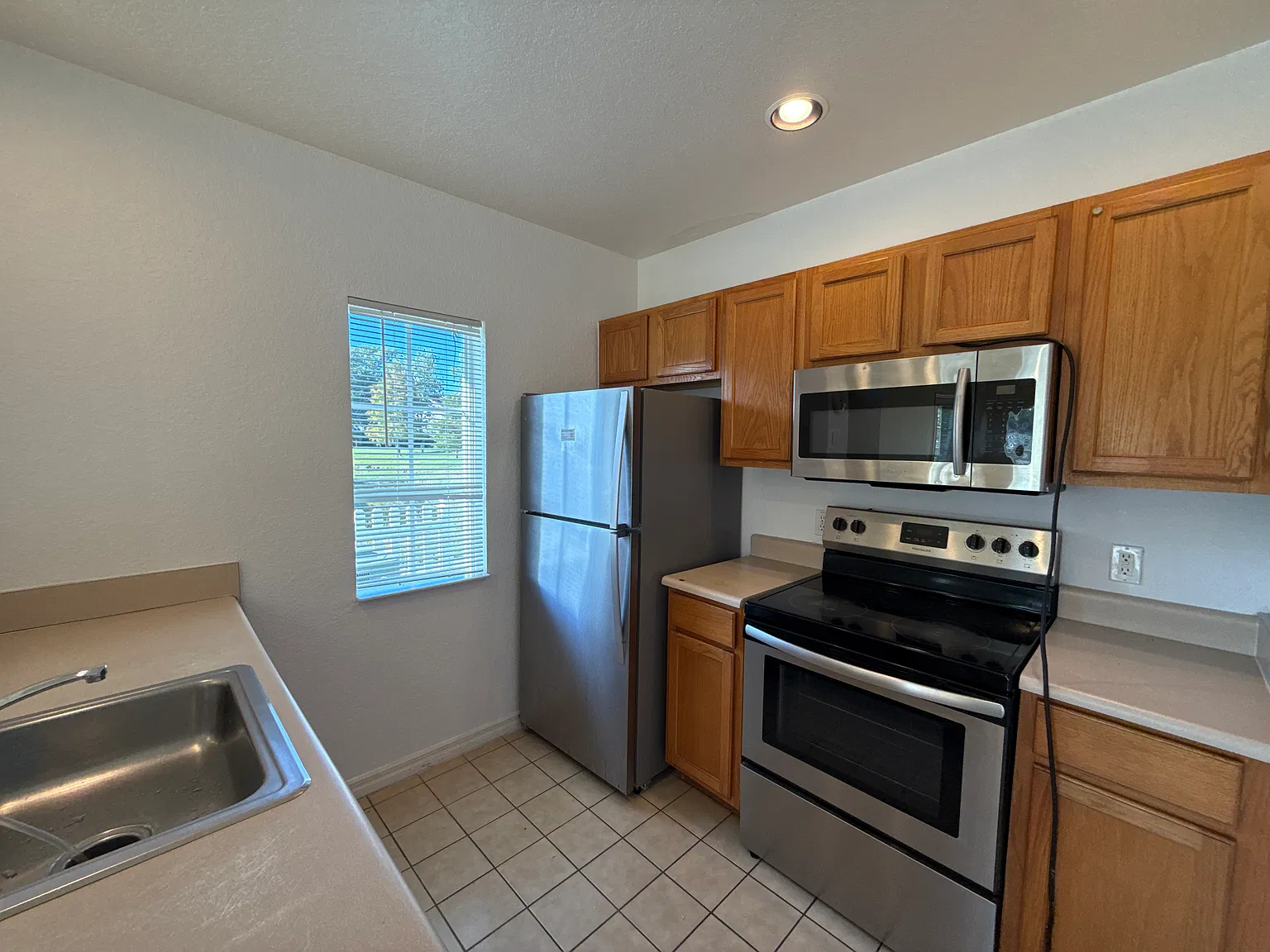 4 bed, 1470 sqft, $1,900 — Photo 3