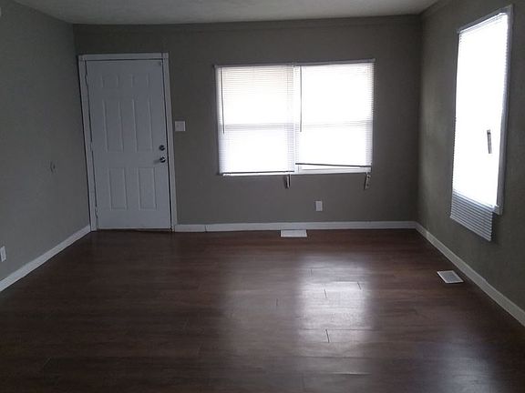 3rd image of 3247 N Leland Ave