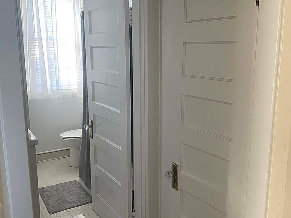 5th image of 301 N Mulberry St #6