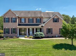 680 Foxtail Dr, York, PA 17404