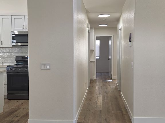 4th image of 804 Napa Ct