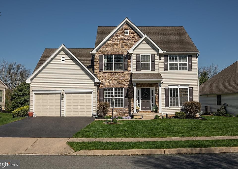 1st image of 3705 Bedfordshire Dr