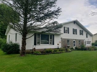 8 Homestead Rd E, Clinton, NY 13323