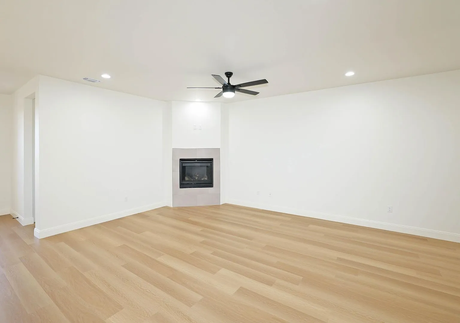 10424 Tierra Santa Unit A — Photo 3