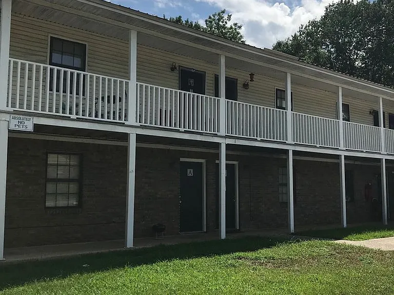 110 Wedgewood Apartments - J. Hall — Photo 6