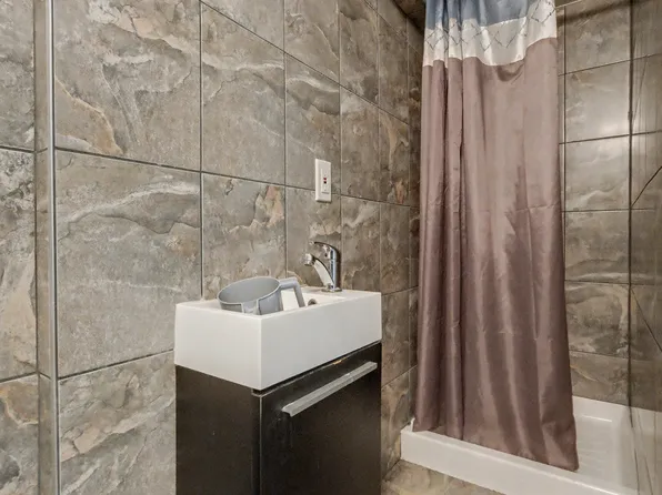 870 East 16th Street image 5 of 28