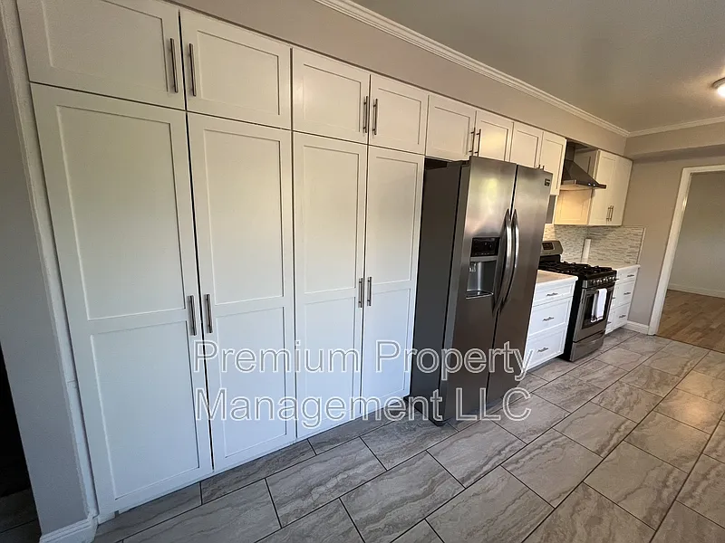 3 bed, 2.0 bath, 1591 sqft, $2,600 — Photo 3