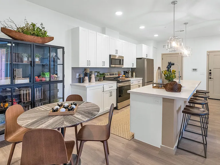 Everly at Morrison Ranch Luxury Apartments — Photo 20