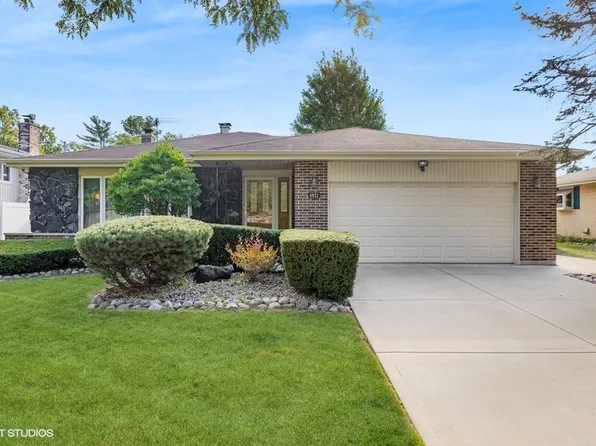 6921 Terrace Dr, Downers Grove, IL 60516